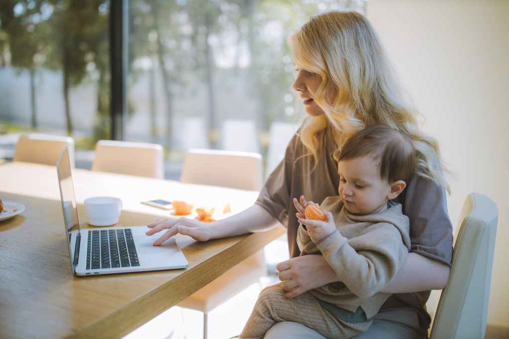 How I Make a Full-Time Income Working From&nbsp;Home